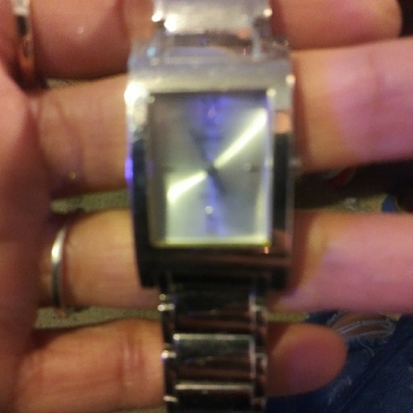 Guess - Picture 2 of 2